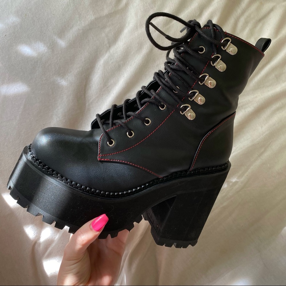 Assault 100 Platform Boots